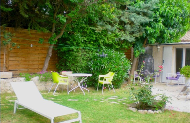 GREOUX, T2 (1 habitación), jardín, plaza de aparcamiento, WI-FI gratuito, AIRE ACONDICIONADO