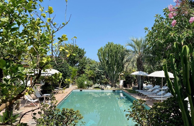 "Greta's cottage," with garden, swimming pool and spa hot tub