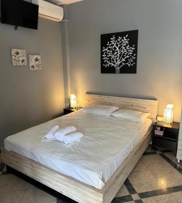 Grey Pearls Apartments