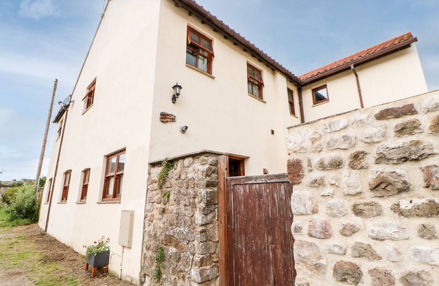 GROMIT COTTAGE, pet friendly, with open fire in Masham