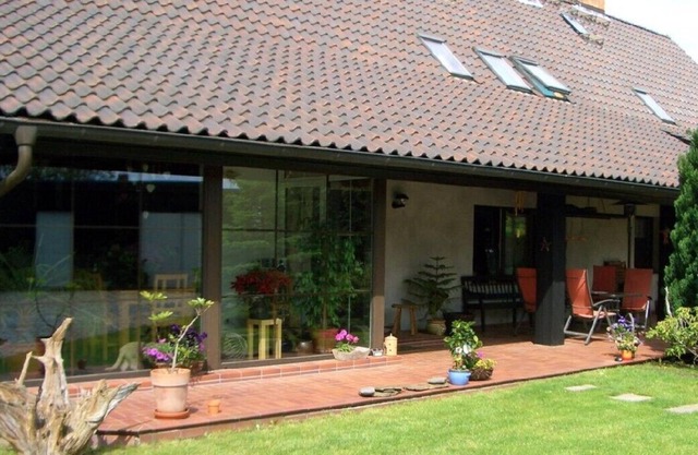 Apartamento en planta baja con chimenea, borde del paisaje del lago Feldberg, lago para nadar en el lugar