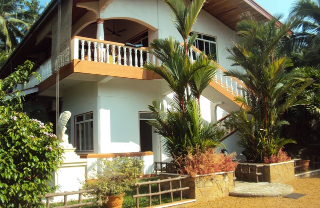 Planta baja en villa de lujo cerca de la playa en las afueras de Beruwela, Sri Lanka