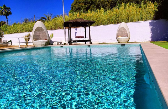 Grupos 20-30 personas. Playa, piscina, Disco privada, Bbq, chillout, billar