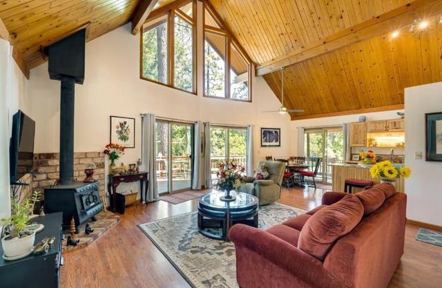 Groveland Vacation Rental about 26 Miles to Yosemite!