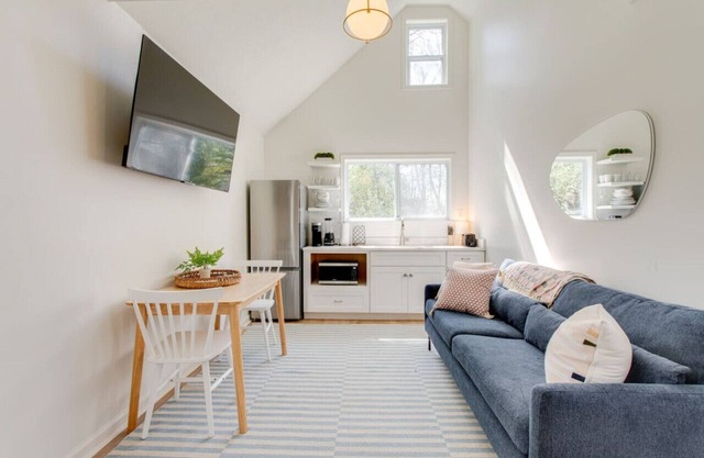 Guest House Near MTSU, Clean & Professionally Set