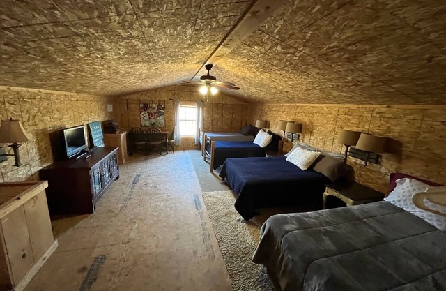 Guest House on working horse ranch in Center Valley Arkansas