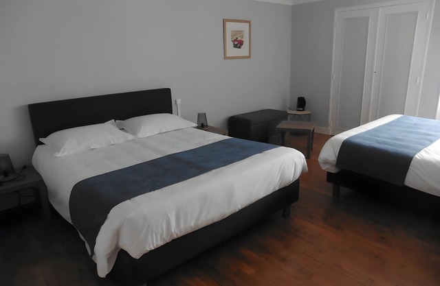 Habitación de huéspedes 'Chambre Ferrari' con terraza compartida, jardín compartido y Wi-Fi