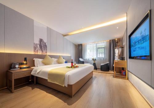 归源臻品酒店-About 3 kilometers east of the main entrance of Zhangjiajie National Forest Park - recommended free tour route and Reserve tickets for the scenic area - English speaking customer service