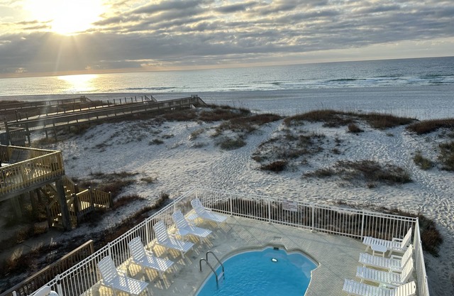 Gulf Shores Duplex Beachfront Pool -4bd