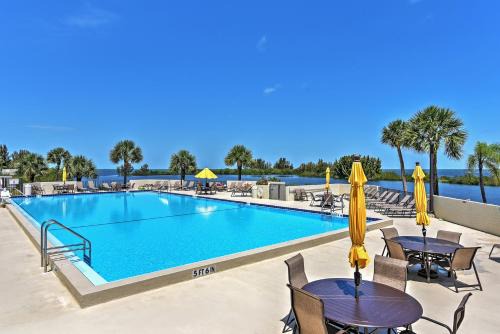 Gulf-View Condo with Beach Access in Hudson