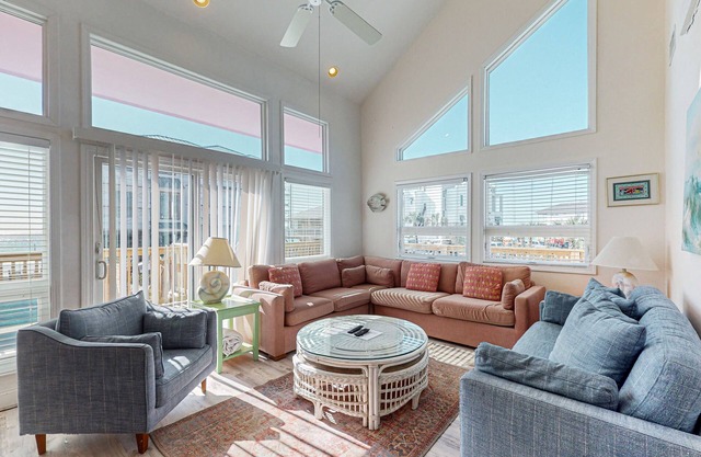 Casa con vista al golfo al otro lado de la calle de la playa - ¡a pie de tiendas / restaurantes!