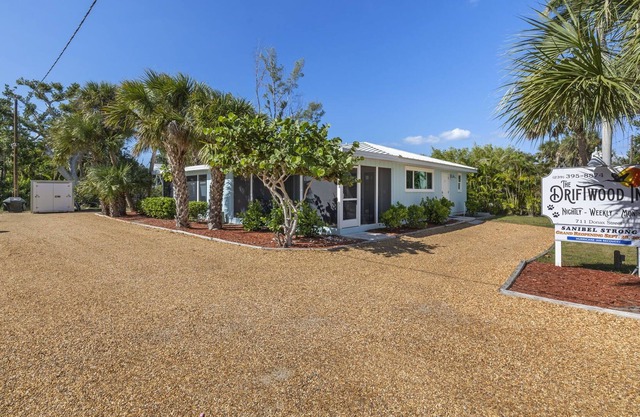 Gumbo Limbo cottage - quaint island paradise