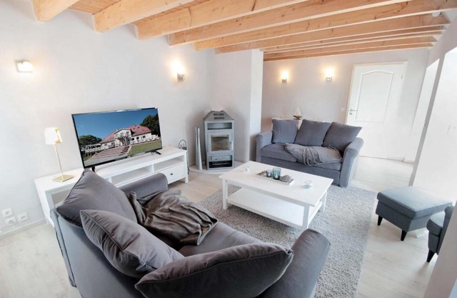 Gutshaus Silvitz by Rujana