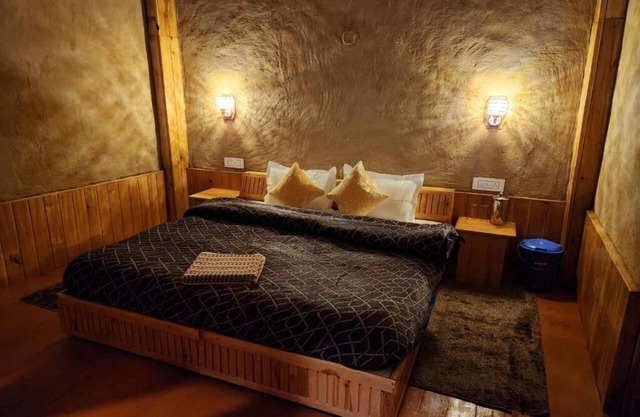 H Laida Tirthan King Room with Mountain View