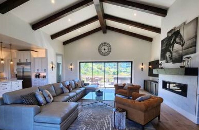 [H3] New! LUX modern farmhouse 2.2 acres