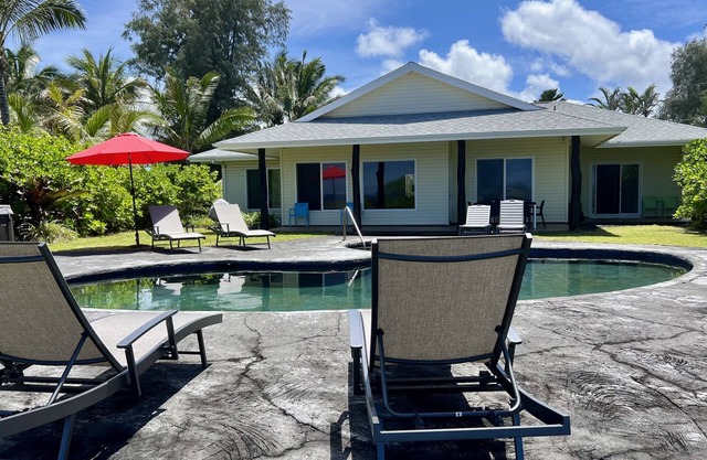 Hale Kai Nalu- Oceanfront Luxury Home W / Pool & Spa- Hilo-Side
