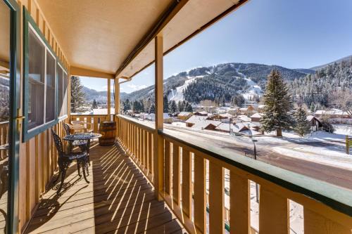 half Mi to Skiing Red River Condo with Free Shuttle!