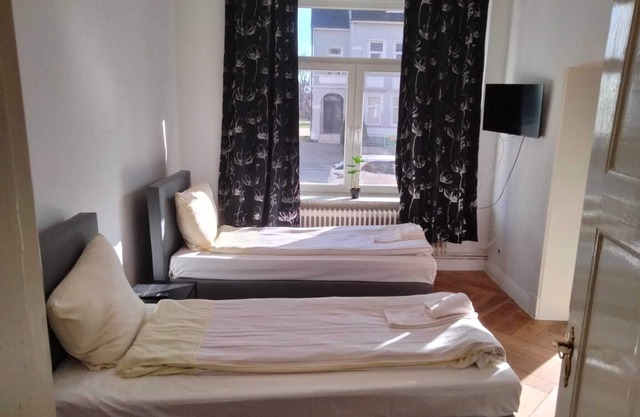 Hansaring 11 W1 - 3 bedrooms (with connecting room)