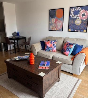 Hansen House 2 with Private Parking