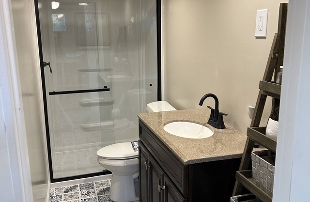 Harbor Home on Miner-An Adorable Lakeside Bungalow