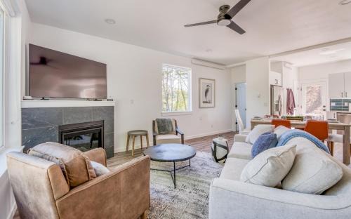 Harbor Lights 4 - Whale Watcher's HavenFamily Fun