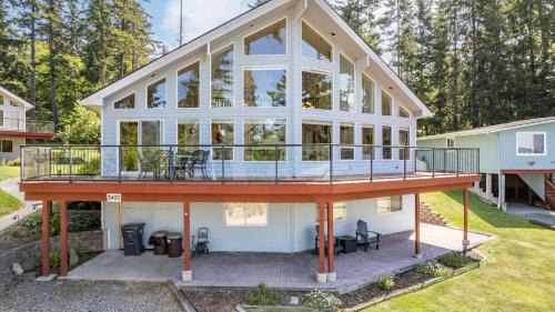 Harborview Getaway by AvantStay Walk to Beach