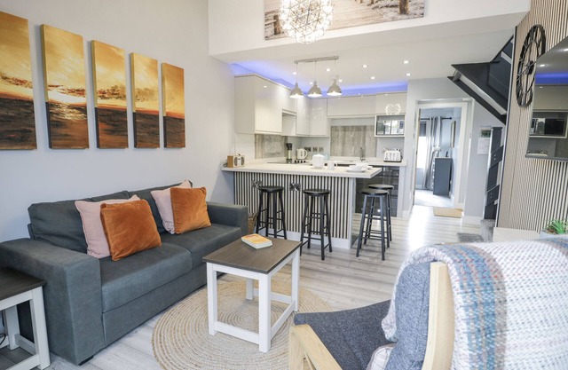 HARBWR HIDEAWAY, pet friendly in Porthmadog