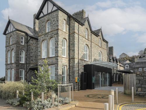 Harlech Apartments - Gwern