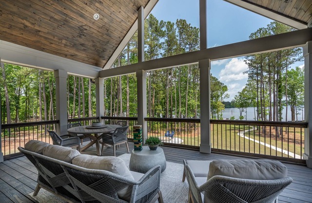 Harmony Bay Breathtaking Lake View with pool