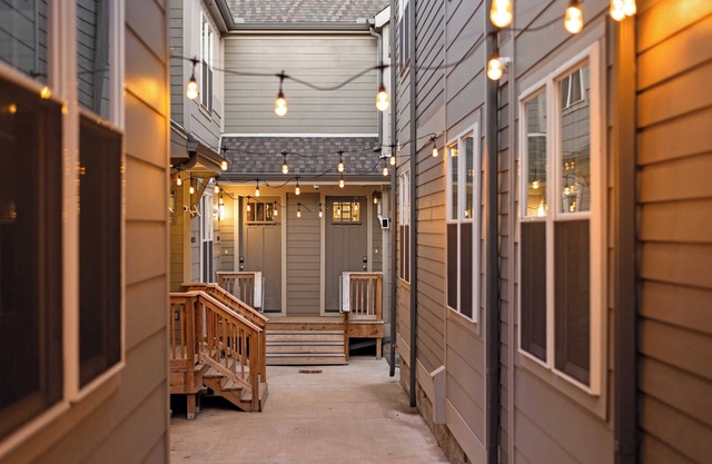 Hart Suite 1 by Avantstay Gorgeous Town House w/ Modern Amenities in Nashville!