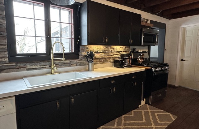 Hartford Cottage | Cabin Feel in Burghill | 2 mi Big Oak Meadows & Hartford Hill