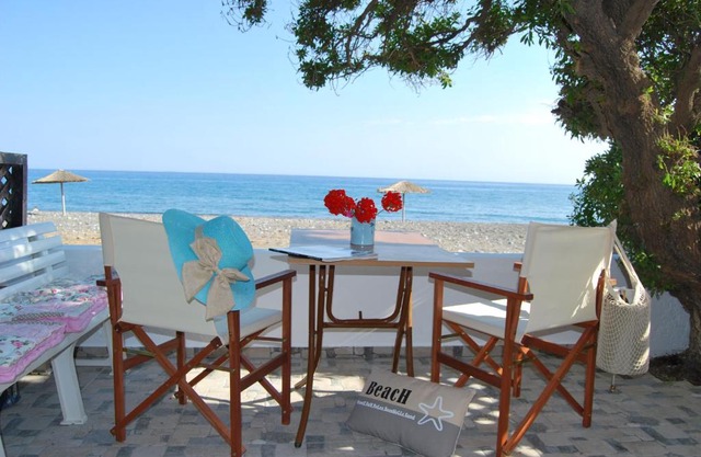 Hatzidakis Beach Retreat