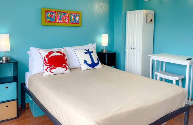 Hawaiian Monarch 2513 Condo by RedAwning