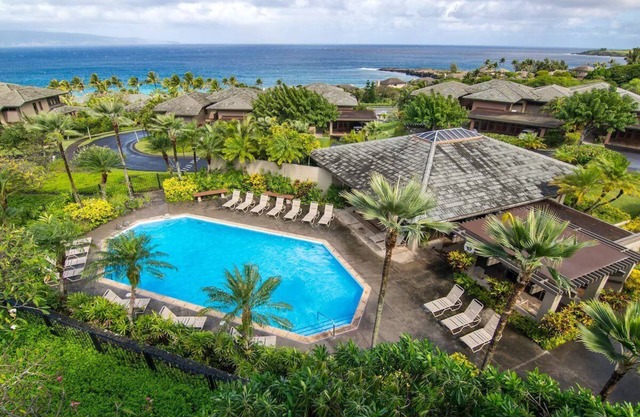 Hawaiian Paradise: Deluxe Villas Near Prestigious Golf Courses