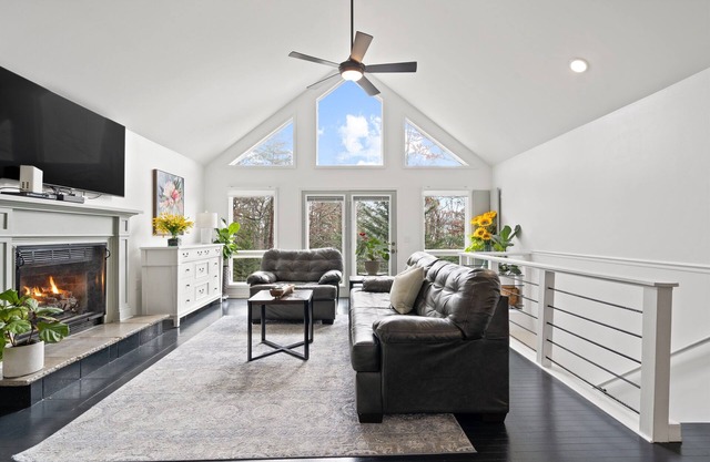 Hawk Mountain Song- Massanutten Home with hot tub!