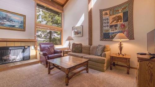 Hawks Eye by AvantStay Cozy Condo w Views Access to Northstar Resort Community