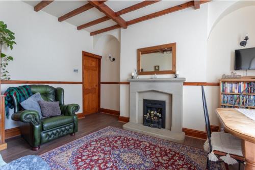Haworth Village House - Sleeps 6 Parking & Pets!