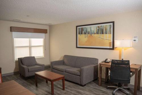 Hawthorn Suites