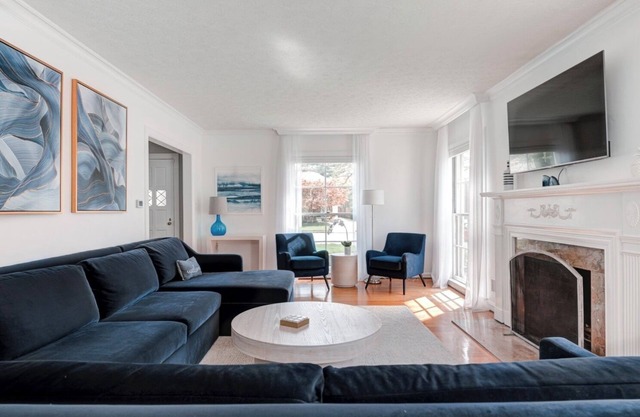 Hayden House - Central Indy 1940s Gem - Great Location & Elevated Furnishings