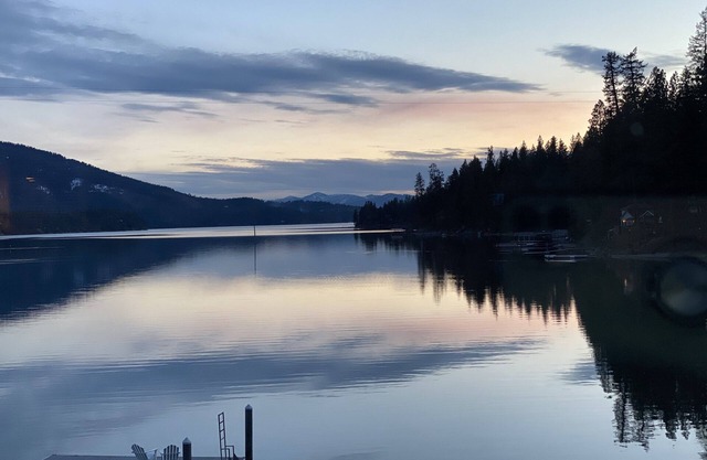¡Recién listado! Hayden Lake Waterfront Home W / Boat Dock!