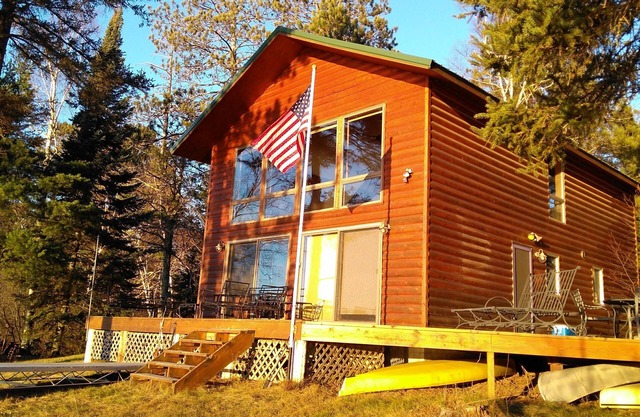 Hayward Lakefront - Hermosa cabaña, cuatro estaciones de diversión para hasta 21 invitados