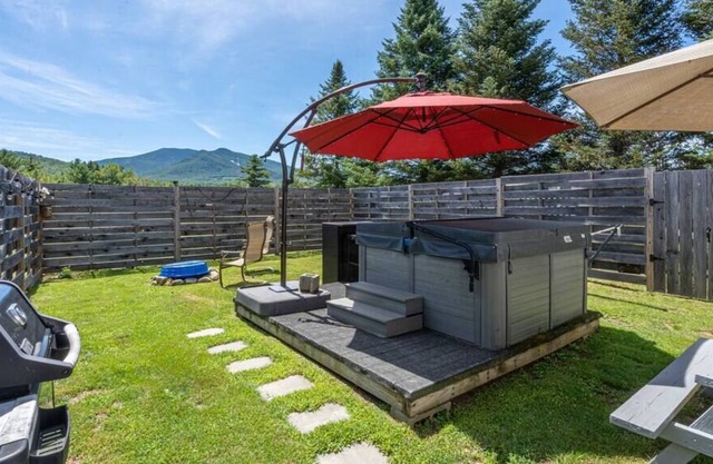 Heart of the White Mountains Cottage w Hot Tub! #3