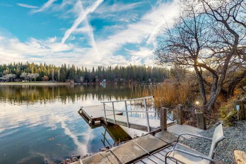 Heart's Desire on the Lake (01-275)