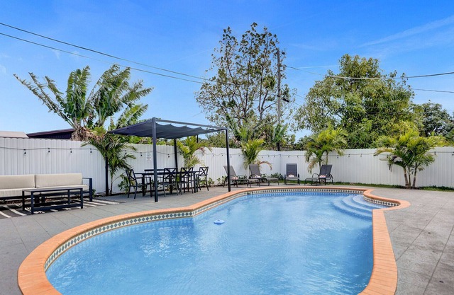 Heated Pool, Pool table, Fire pit, Stadium Home