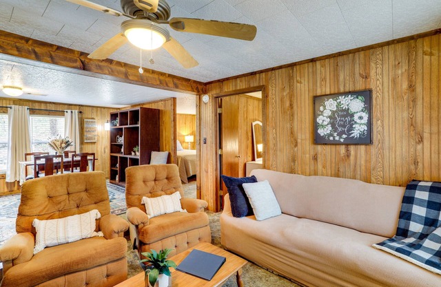 Heber Springs Cabin w/ Deck: 3 Mi to Sugarloaf Mtn