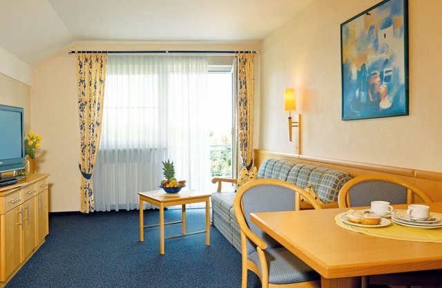 Suite luminosa y acogedora con un gran balcón y conexión inalámbrica a internet.