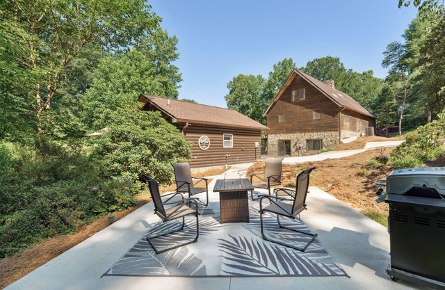 Hickory Hideaway: Patio Paradise w/ Community Pool