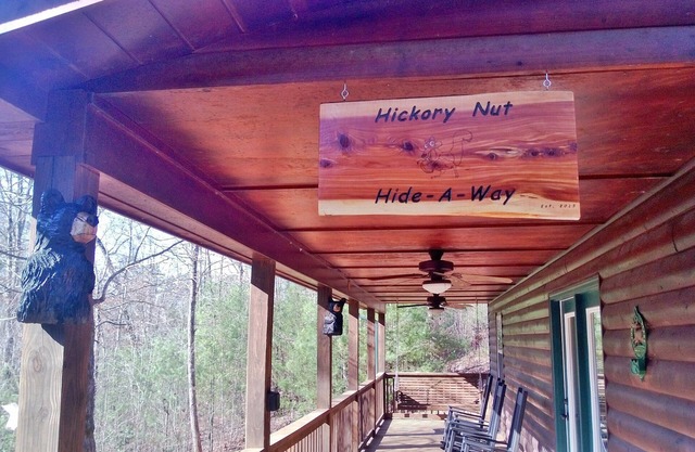 LA TUERCA DE HICKORY OCULTA -A- CAMINO * El verano está aquí * Honey Suckles & Fireflies *