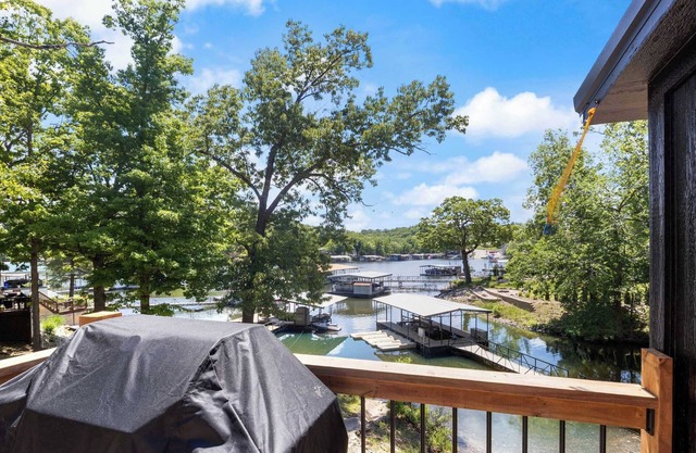 ‼️Hidden Cove Oasis‼️| 4BR Lakefront Retreat