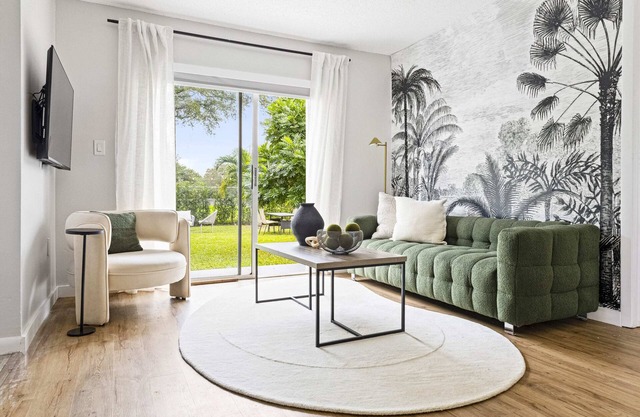 Hidden Garden, Miami Escape, Parking and Spacious